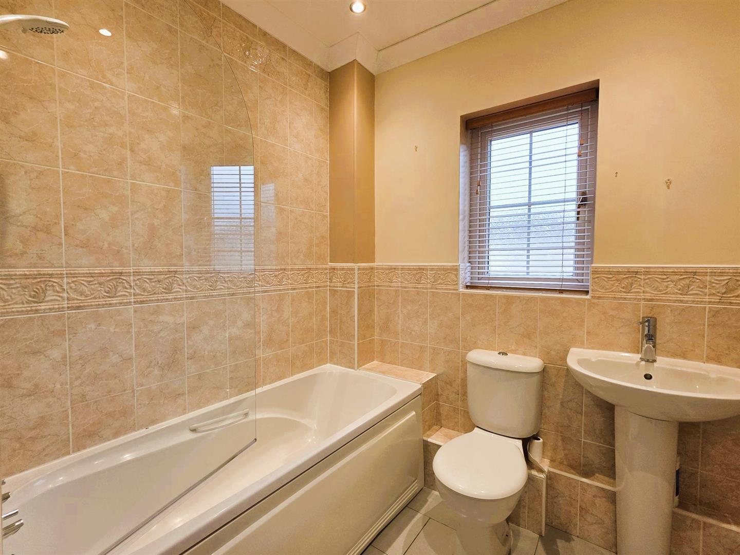 The Avenue, Llwynhendy